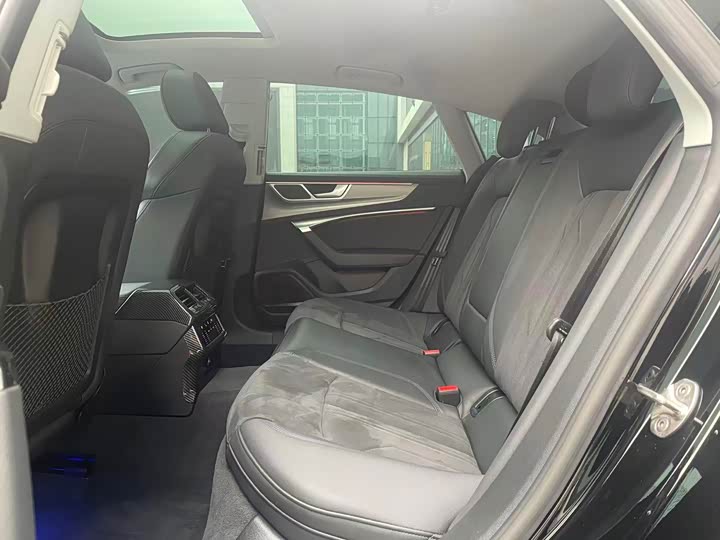 Фото 8 - Audi A7