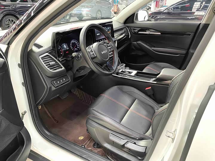 Фото 8 - Kia KX3