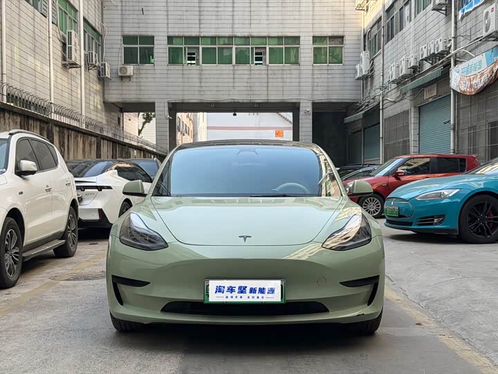 Фото 2 - Tesla Model 3