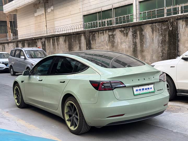 Фото 3 - Tesla Model 3