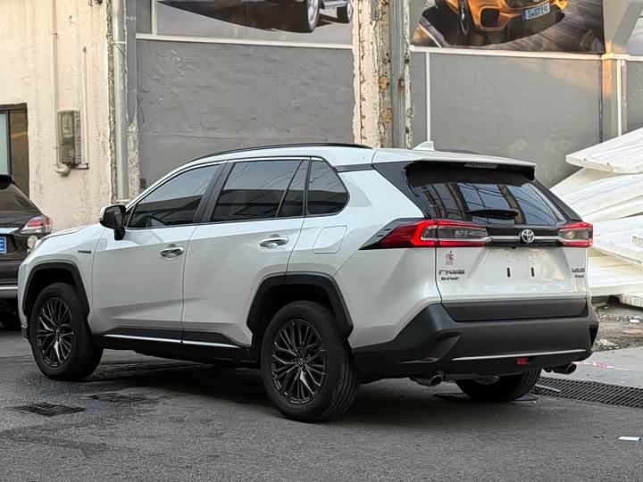 Фото 6 - Toyota Wildlander