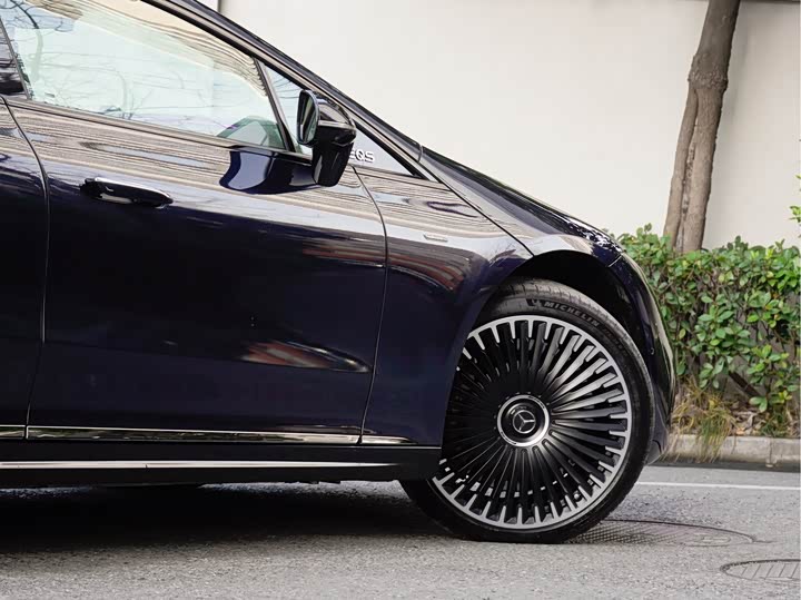 Фото 9 - Mercedes-Benz EQS AMG