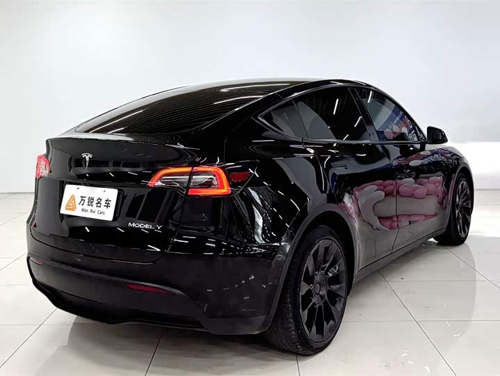 Фото 3 - Tesla Model Y
