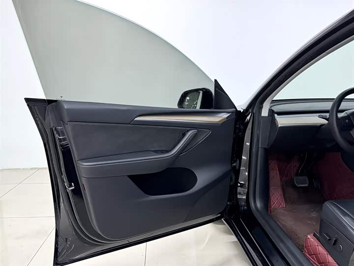 Фото 8 - Tesla Model Y