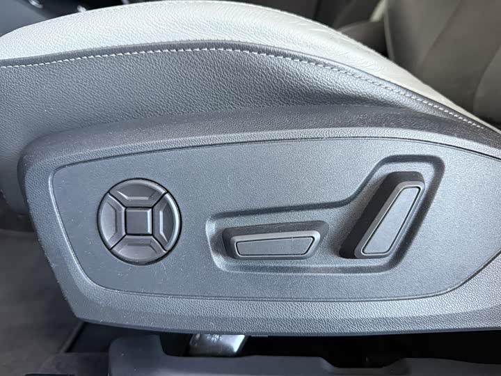 Фото 8 - Audi Q3