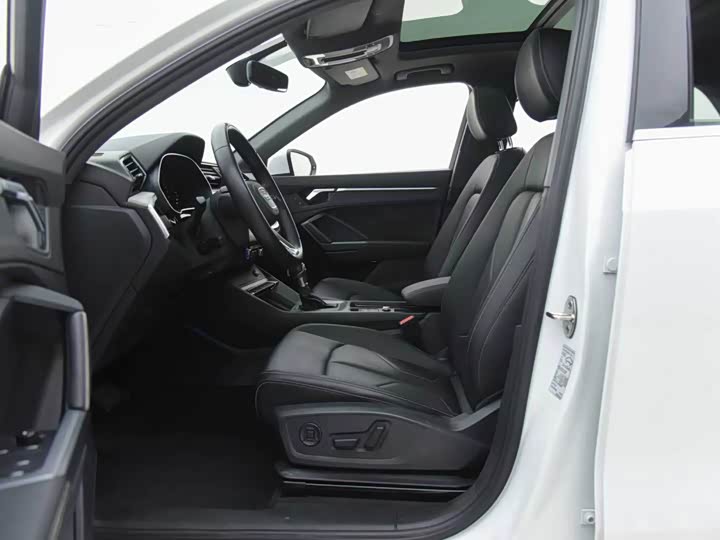 Фото 8 - Audi Q3