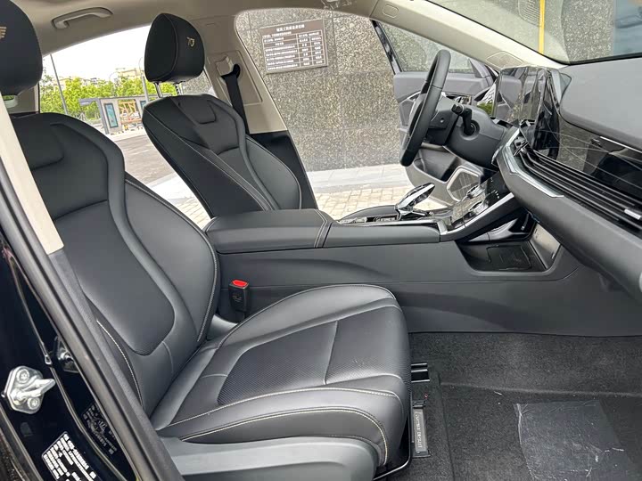 Фото 6 - Bestune B70