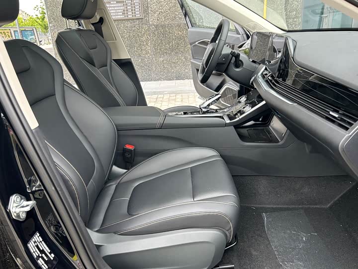 Фото 9 - Bestune B70