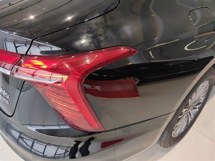 Фото 8 - Hongqi H5