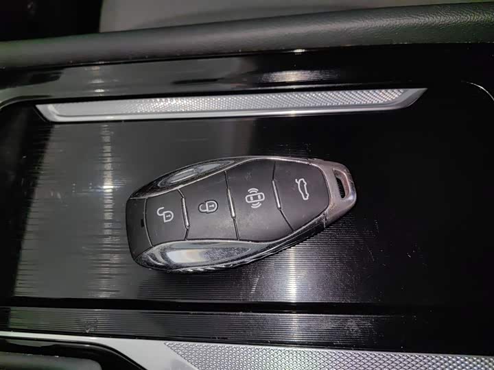 Фото 9 - Hongqi H5