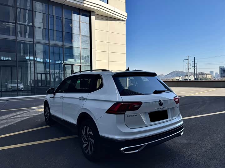 Фото 6 - Volkswagen Tiguan L Pro