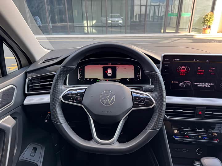 Фото 8 - Volkswagen Tiguan L Pro