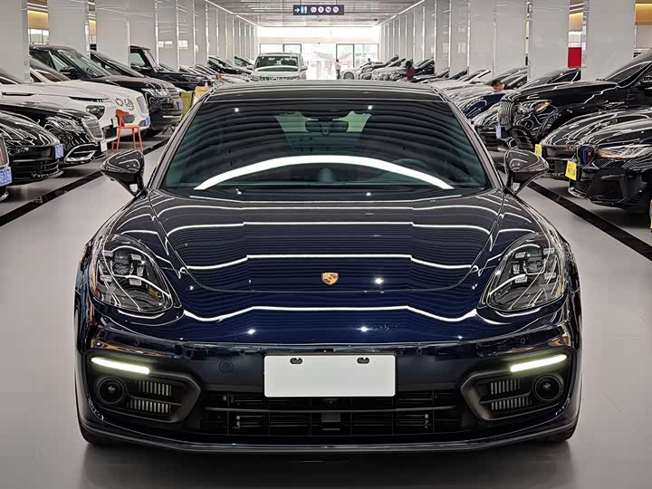 Фото 2 - Porsche Panamera