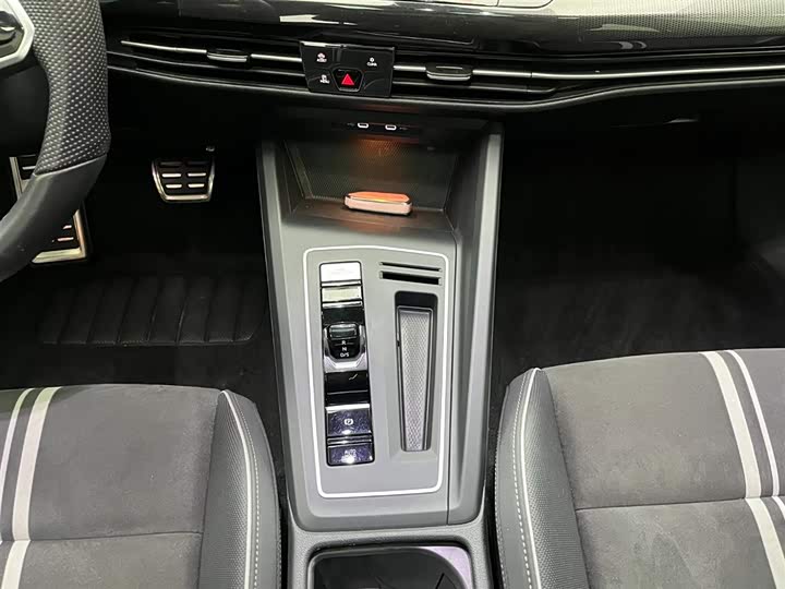 Фото 5 - Volkswagen Golf