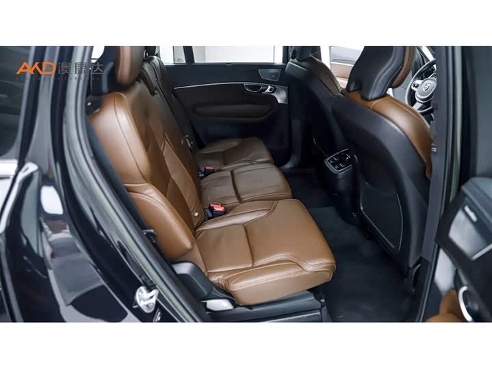 Фото 8 - Volvo XC90