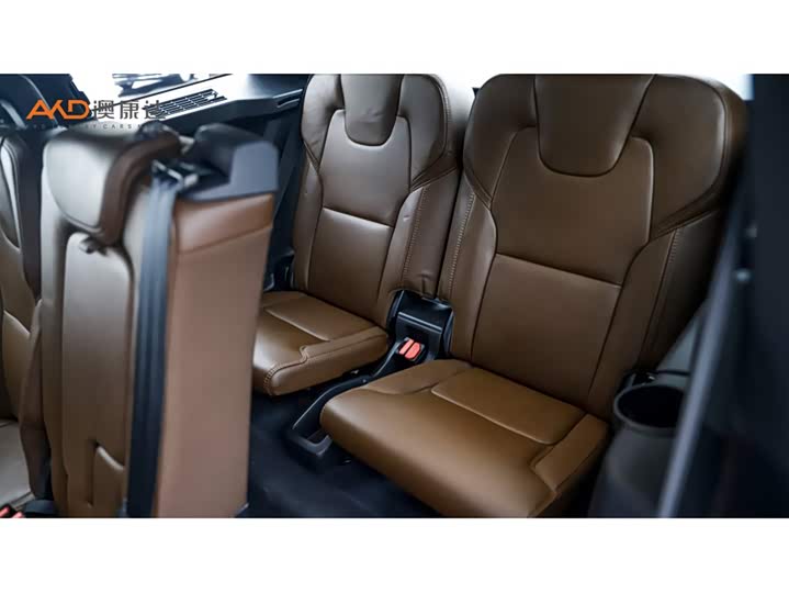 Фото 9 - Volvo XC90