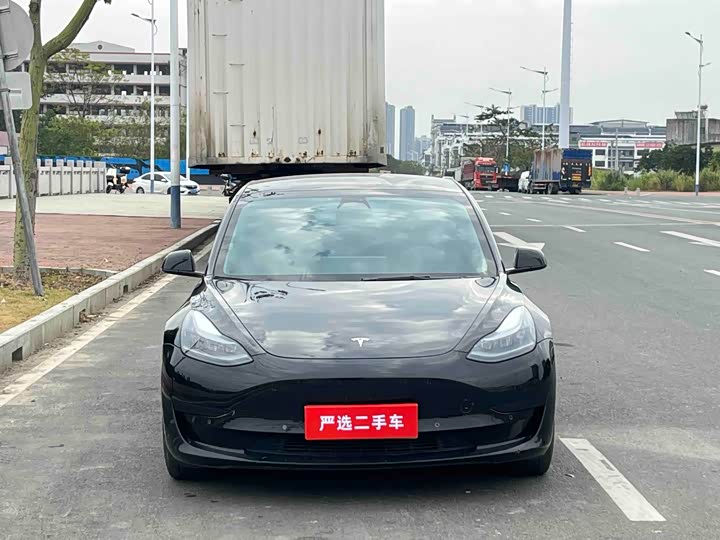 Фото 2 - Tesla Model 3