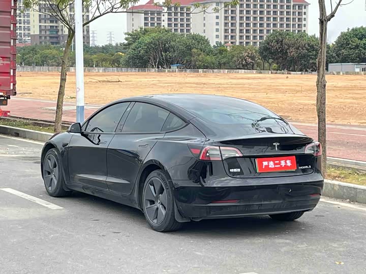 Фото 4 - Tesla Model 3