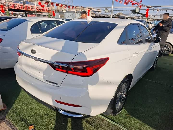 Фото 7 - Ford Escort