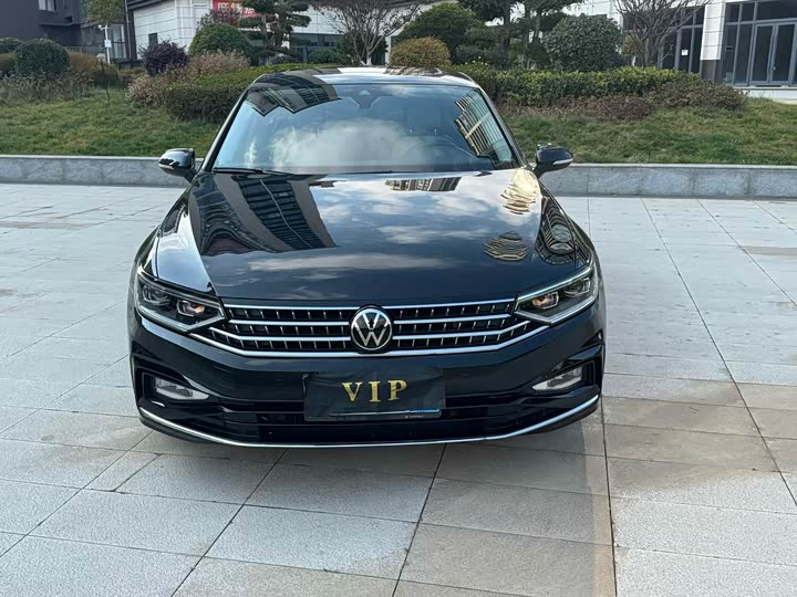 Фото 1 - Volkswagen Magotan