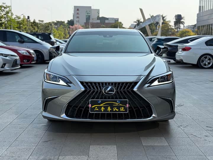 Фото 2 - Lexus ES