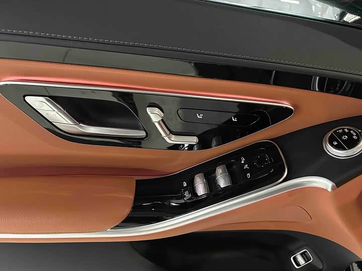 Фото 5 - Mercedes-Benz S-Class