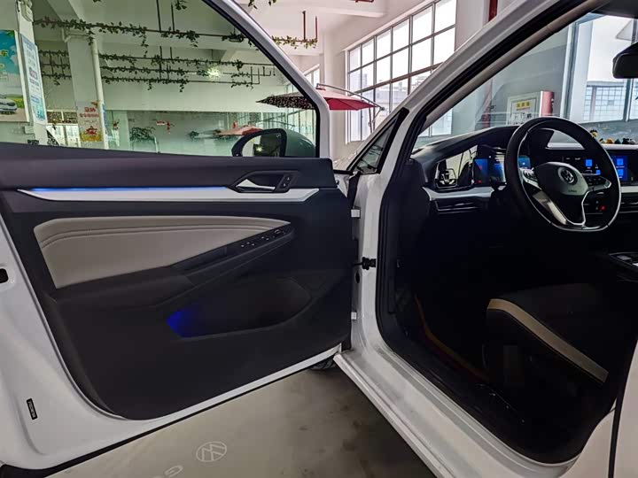 Фото 9 - Volkswagen Golf