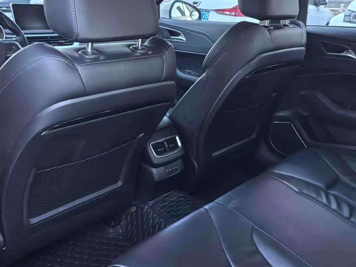 Фото 6 - Hongqi H5