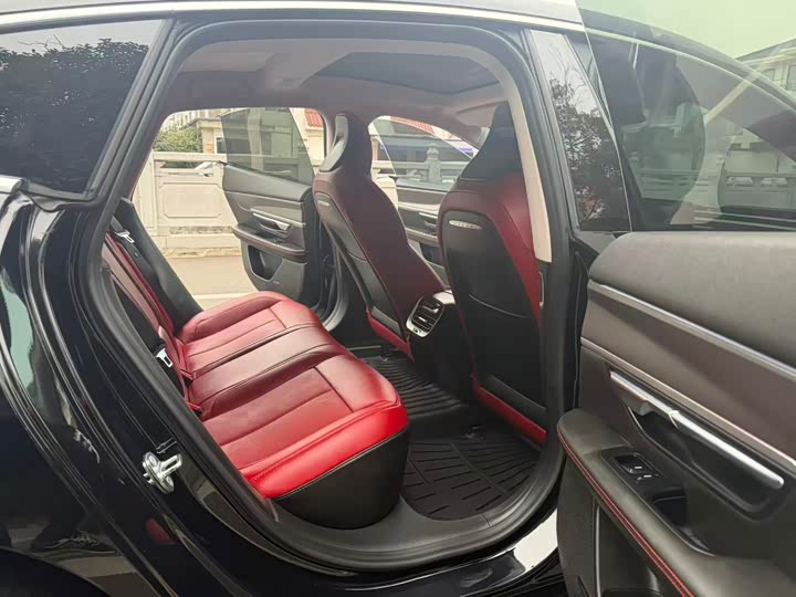 Фото 9 - XPeng P7