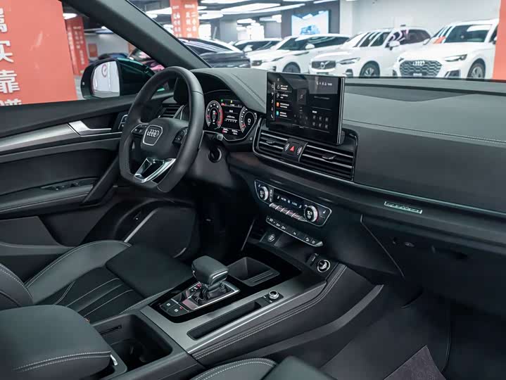 Фото 7 - Audi Q5L