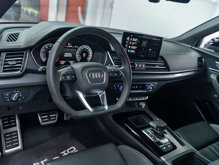 Фото 9 - Audi Q5L