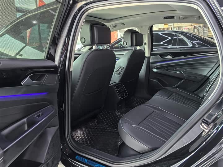 Фото 7 - Volkswagen Passat