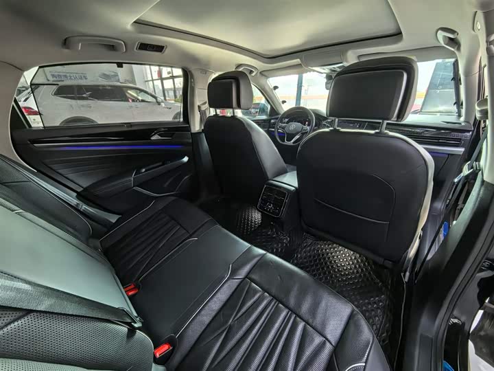 Фото 8 - Volkswagen Passat