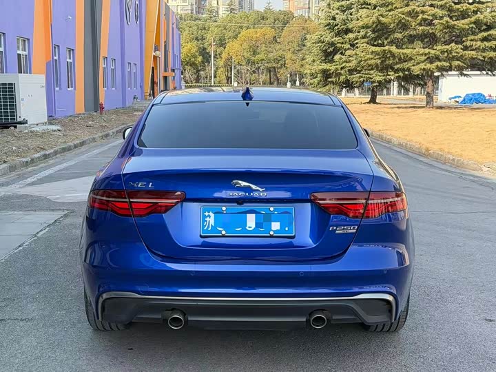 Фото 4 - Jaguar XE L