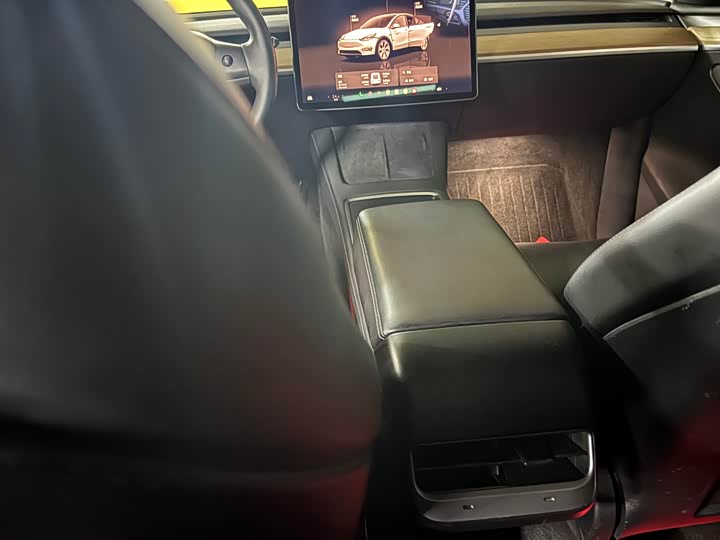 Фото 8 - Tesla Model Y