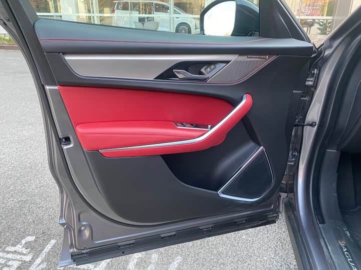 Фото 5 - Jaguar F-Pace