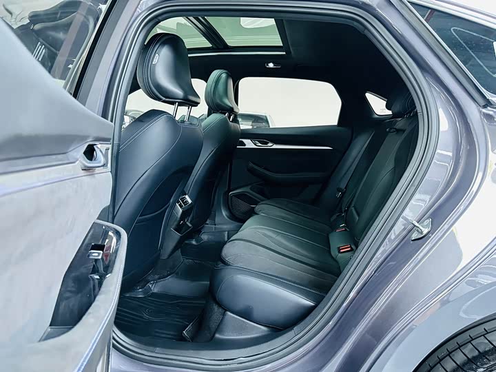 Фото 9 - Geely Preface