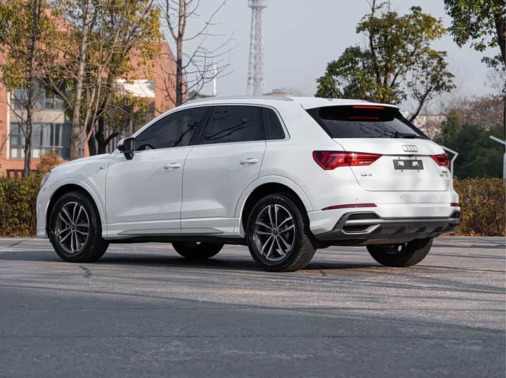 Фото 8 - Audi Q3