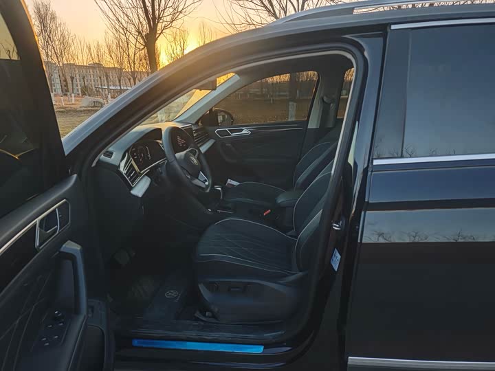 Фото 5 - Volkswagen Tiguan L Pro