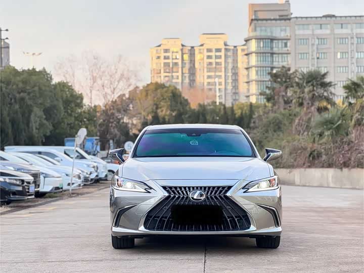 Фото 2 - Lexus ES