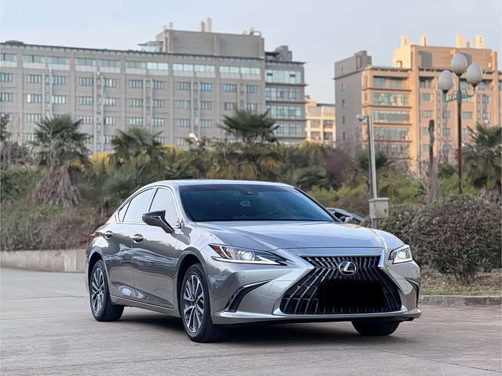 Фото 3 - Lexus ES