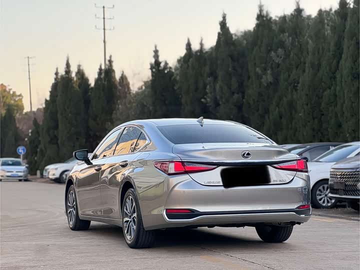 Фото 4 - Lexus ES