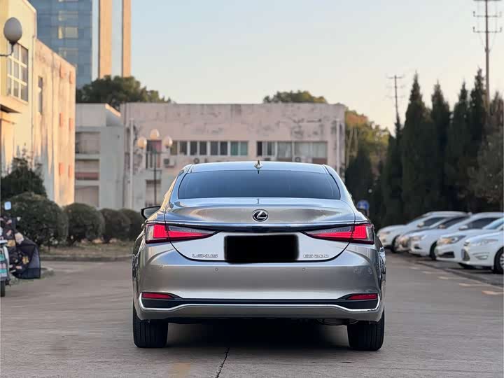 Фото 5 - Lexus ES