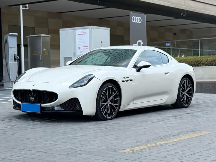 Фото 1 - Maserati GranTurismo