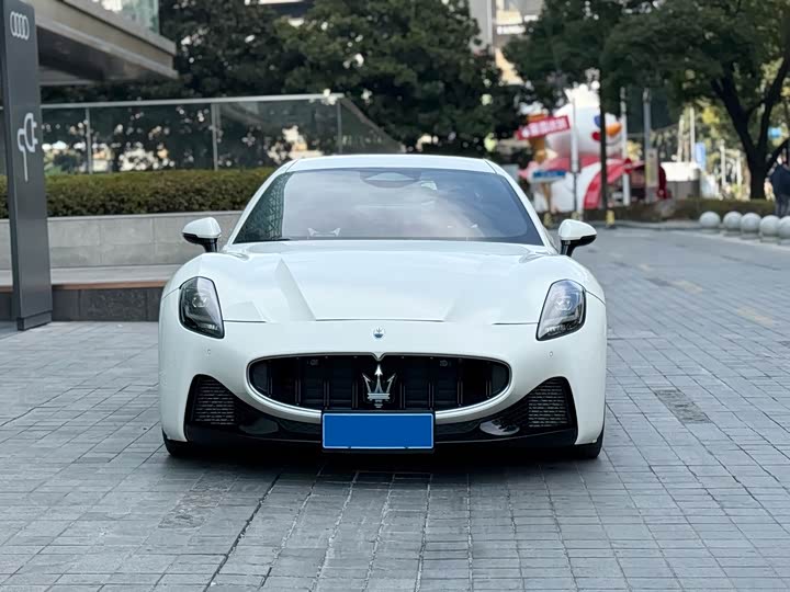 Фото 2 - Maserati GranTurismo