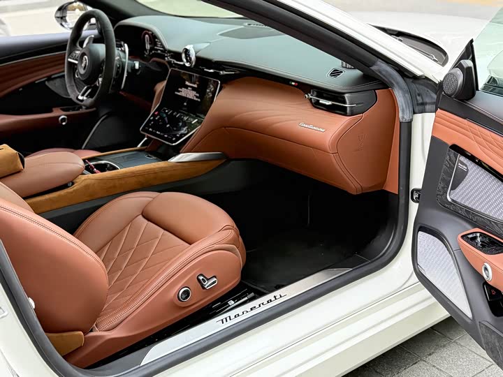 Фото 4 - Maserati GranTurismo