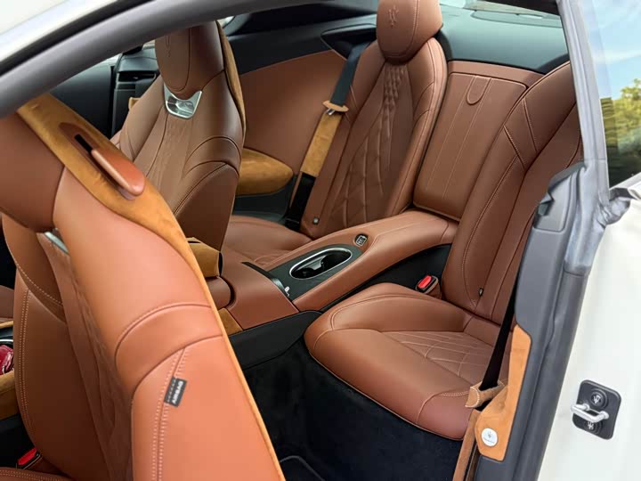 Фото 9 - Maserati GranTurismo