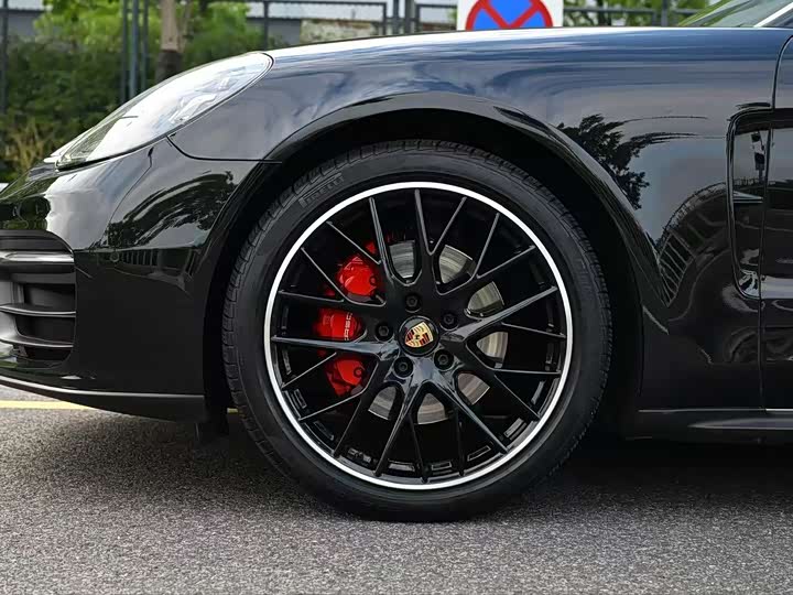 Фото 3 - Porsche Panamera