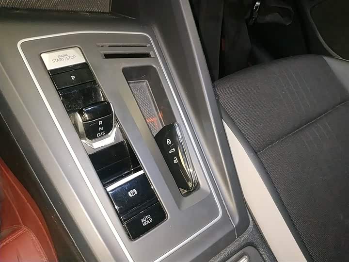 Фото 9 - Volkswagen Golf