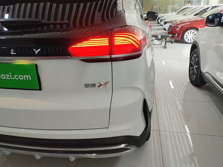 Фото 8 - Geely Atlas